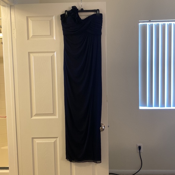 Formal and Elegant Dress Size 10 - Picture 4 of 14